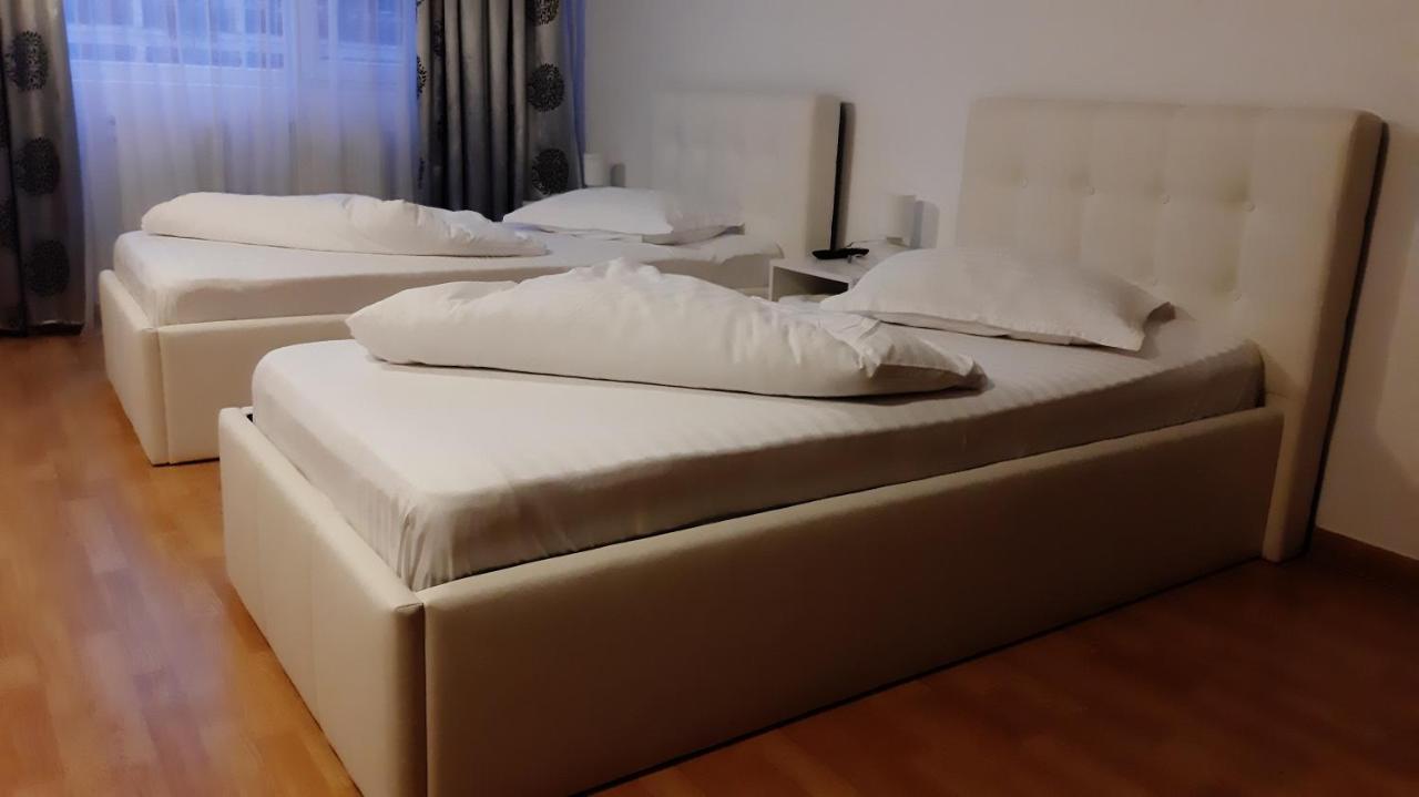Casablanca Hostel Craiova Buitenkant foto