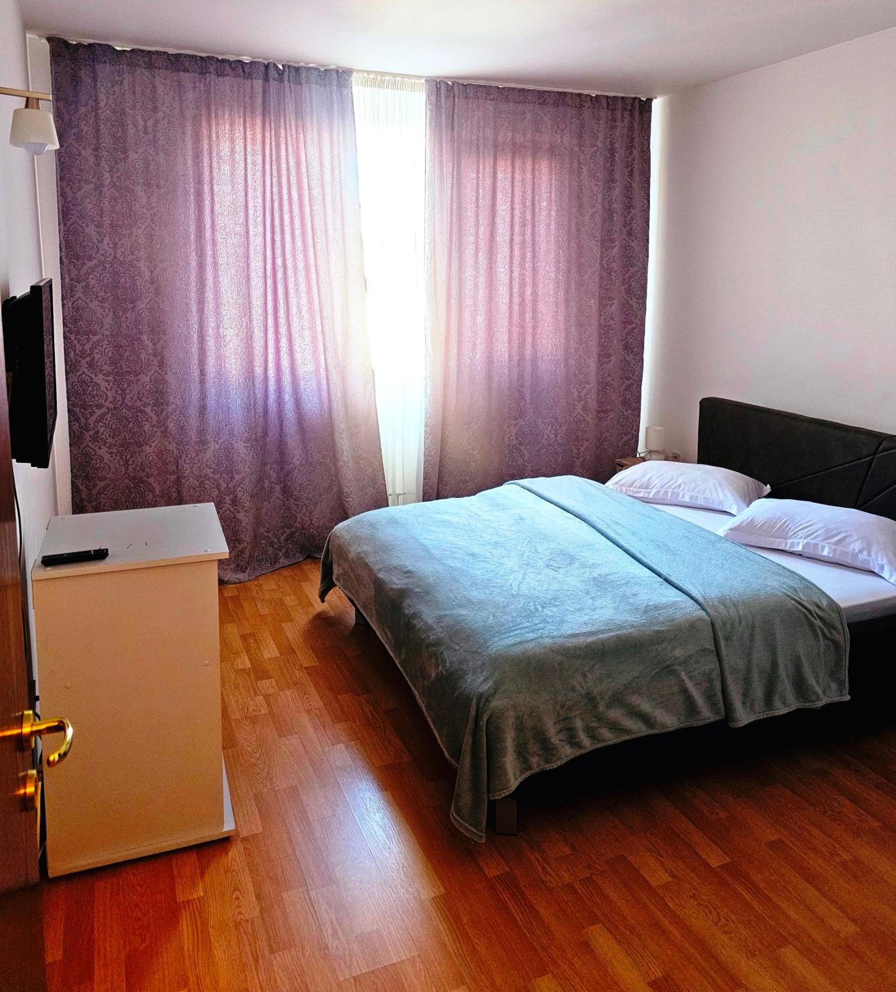 Casablanca Hostel Craiova Buitenkant foto